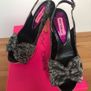 BETSEY JOHNSON FIONA NWT